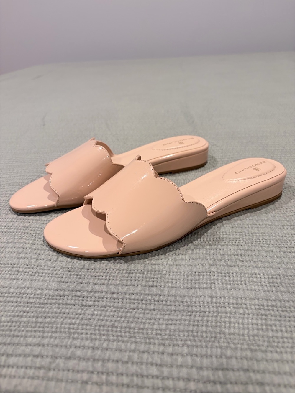 Bandolino Blush Pink Patent Scalloped Slide Sandals Size 10M
